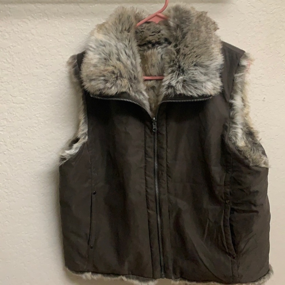 WOMEN'S VEST WITH FAUX FUR LINING XL